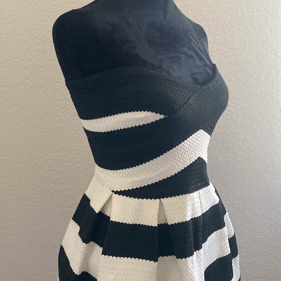 BCBG Maxazria black white striped S evening dress - Picture 2 of 12